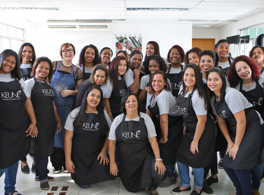 Мы обучаем людей, нуждающихся в помощи